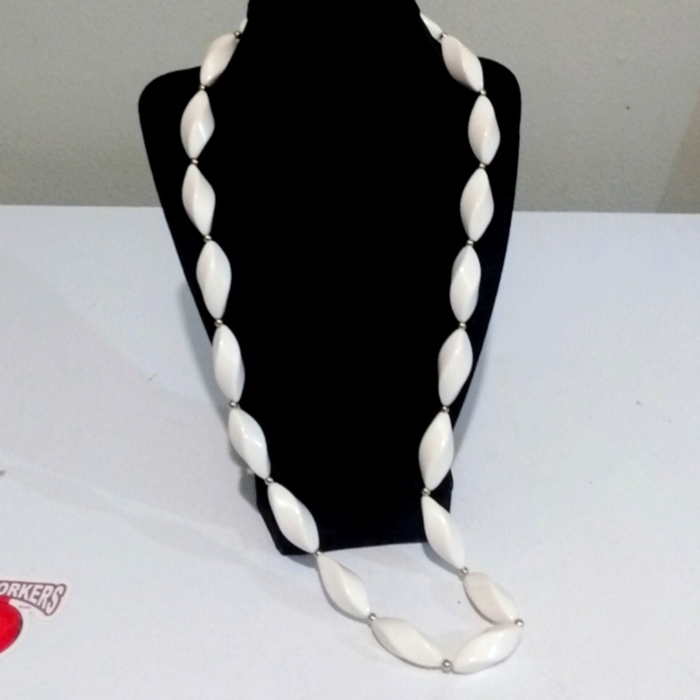 White and gold bead vintage necklace, by Trafari